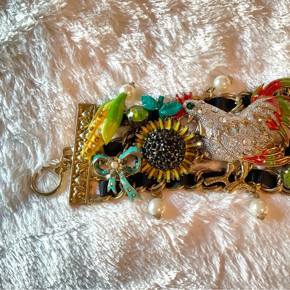 BETSEY JOHNSON BRACELET - Picture 4 of 5